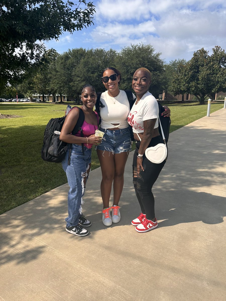 scsuwvb's tweet image. First day of school for our Bulldogs!
#wearescstate