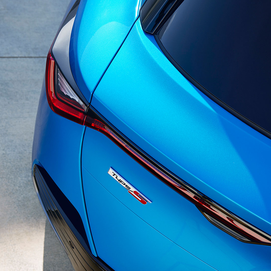 Acura's tweet photo. Introducing the #AcuraZDX, sporting an estimated 500-HP dual motor AWD on the #TypeS model, and featuring Bang &amp; Olufsen sound system and Google built-in.

Learn more: https://t.co/SiCw9jusHd https://t.co/BcKEGMkcL0