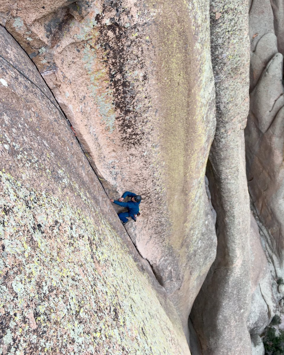 gearcoop's tweet photo. If you haven't been to Cochise, you're missing out. Thomas laying it back up high on Abracadaver 
5.11a 🤙

#repost #Cochise #climber #climbing #exploremore #climbinglife #sendit #GearCoop #ThriveOutside https://t.co/3Q6tEgSLpo