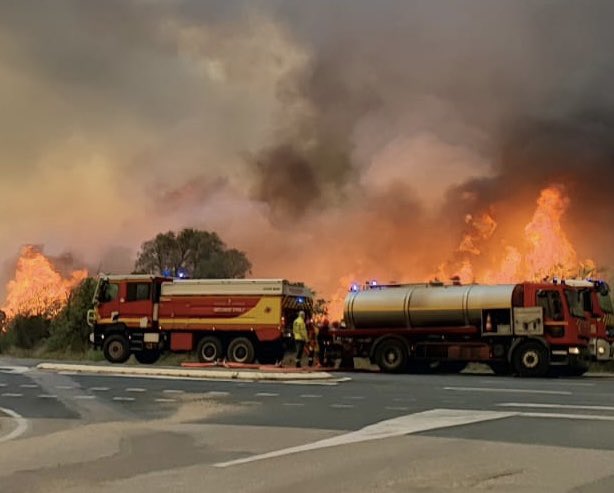 riisc_1's tweet image. #FeuxDeForêt🔥| Bilan de l’intervention des #militaires de l’#UIISC1 sur le feu de Saint-André (66), engagés du 14-16 août en renfort des sapeurs-pompiers et moyens aériens :
2️⃣ mises en sécurité de personnes 
1️⃣6️⃣ défenses points sensibles
2️⃣,5️⃣ Km retardant
1️⃣,3️⃣ Km pare-feux
