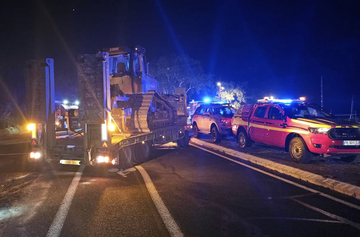 riisc_1's tweet image. #FeuxDeForêt🔥| Bilan de l’intervention des #militaires de l’#UIISC1 sur le feu de Saint-André (66), engagés du 14-16 août en renfort des sapeurs-pompiers et moyens aériens :
2️⃣ mises en sécurité de personnes 
1️⃣6️⃣ défenses points sensibles
2️⃣,5️⃣ Km retardant
1️⃣,3️⃣ Km pare-feux