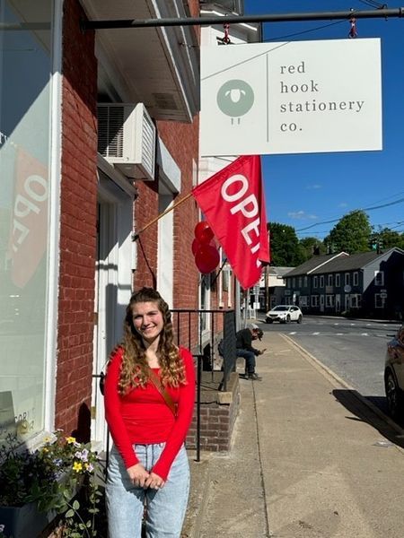 Meet Marie Uridia, the visionary behind Red Hook Stationery Co., nestled in the heart of Red Hook, NY. With support from Mid-Hudson SBDC, Marie created a family-friendly space where customers can rediscover the art of letter-writing and make their own cards! 🎨 #CreativeEconomy