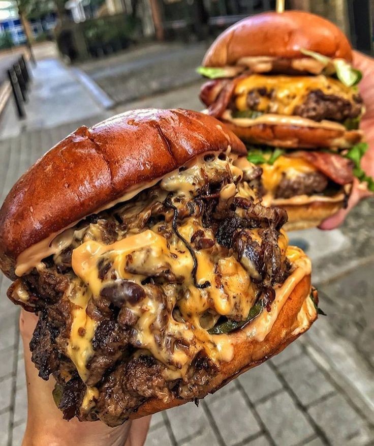 Eat or skip???

#burger #yummy #foodie #foodlover