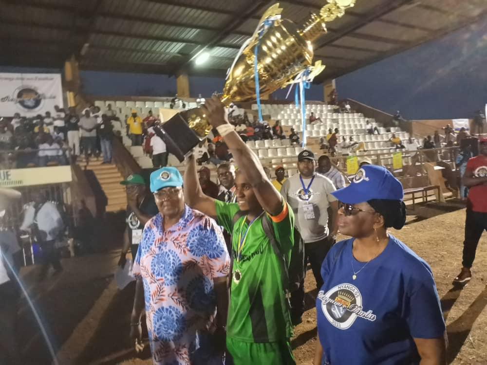 Félicitations à FC Banio, champion de la Nyanga, pour cette victoire éclatante et méritée.🏆⚽️! Votre détermination, votre travail et votre talent ont brillé sur le terrain. 
#ChampionsNyanga #FootballPassion #Mayumba