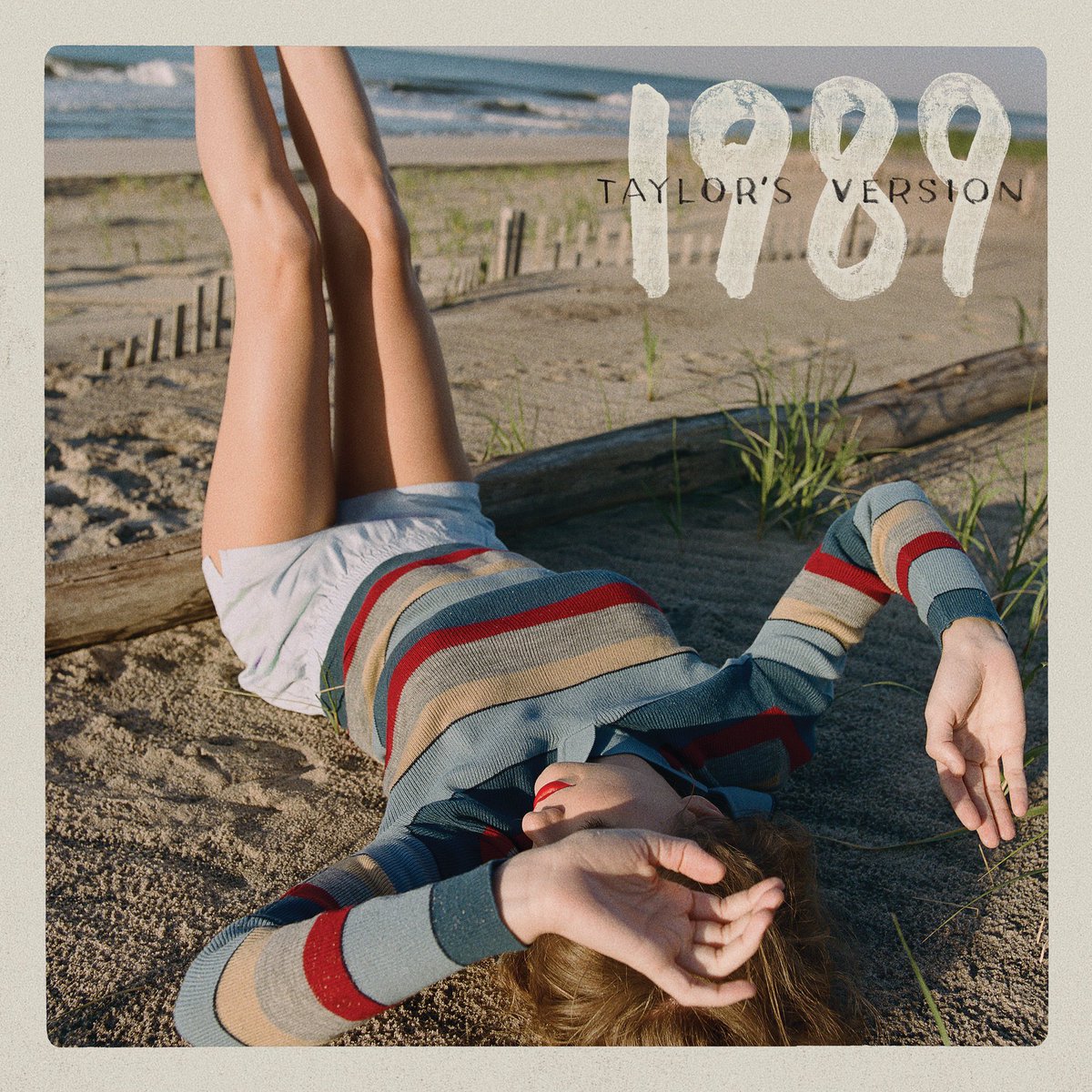 PopCrave's tweet photo. Both covers for ‘1989 (Taylor’s Version)’. https://t.co/hQrm1dltKd