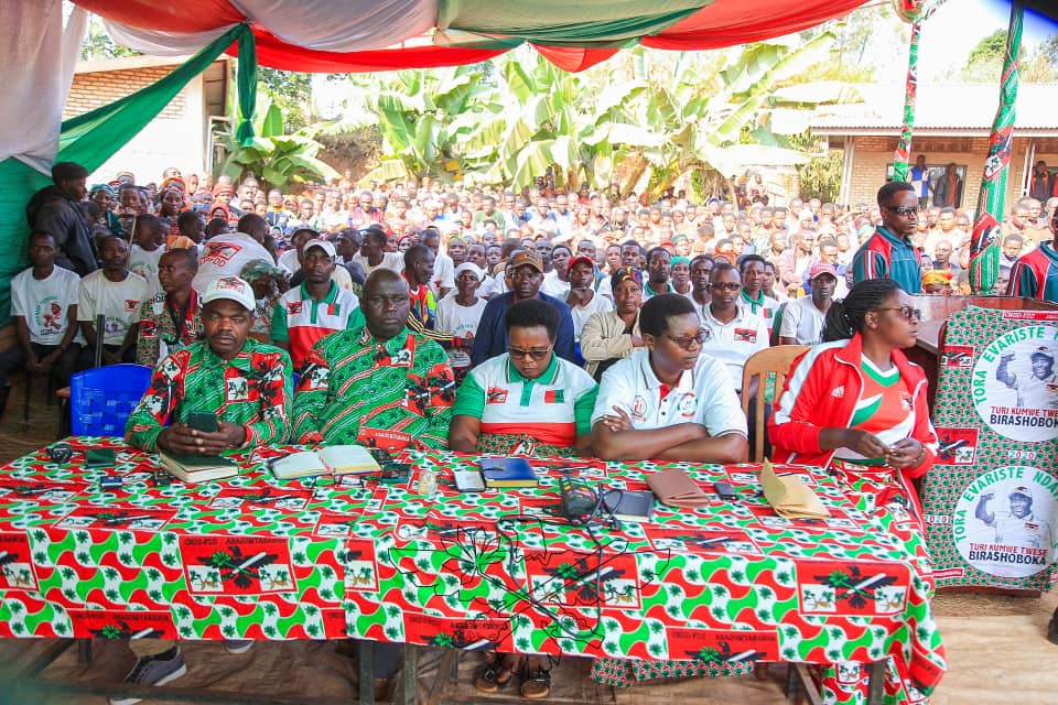 EAC_IPU's tweet image. On 17th of August, 2023, the SG of the @CnddFdd Party of Burundi RT.Hon. @R_Ndikuriyo has continued his @Ngoziprovince raids in #Marangara and #Cindonyi areas where he asked all eagle party activists to go about self-development activities.

Ndikuriyo is so active

 #CnddFdd2025