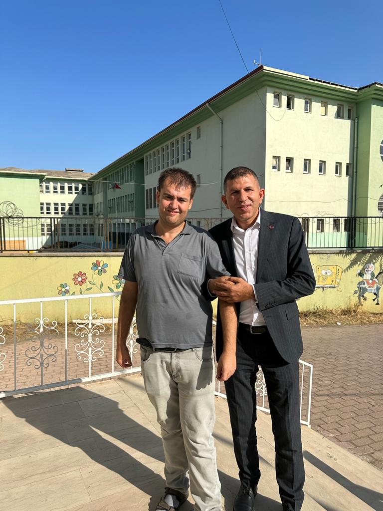 ebsdiyarbakir1's tweet photo. Şube Yönetimimiz ile beraber yeniden yönetici  görevlendirmesi kapsamında Kayapınar Rehberlik ve Araştırma Merkezi  Müdürlüğüne  atanan Eyüp Yıldız'a hayırlı olsun ziyaretinde bulunduk. 
Müdürümüze  yeni görevinde başarılar dileriz. https://t.co/UfufNddpPD
