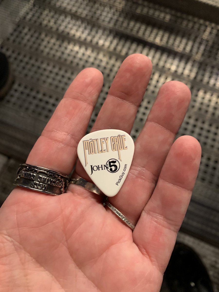 kattboxx's tweet photo. Amazing show last night in Tulsa! The vibe is so much happier with @john5guitarist! #lotsofsmiles #GoodVibes #changeisgood https://t.co/U1GYKzLaX6