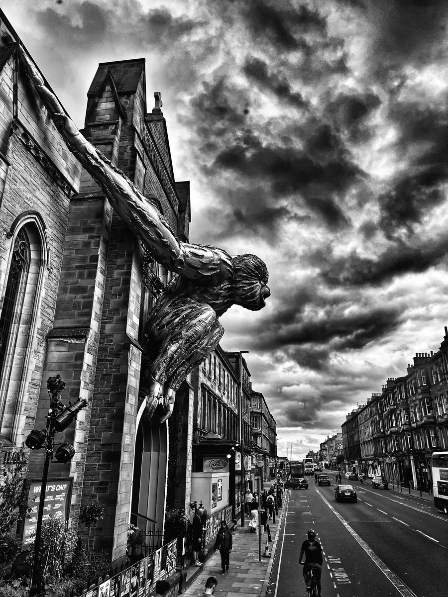 Em_E_Dee's tweet photo. Still love seeing the #skywalkergibbon by artist Lisa Roet hanging onto the church up the southside of #Edinburgh . View from top deck of the 47 bus #edinburghfringe #blackandwhitephotograpy https://t.co/AFyApNgknF