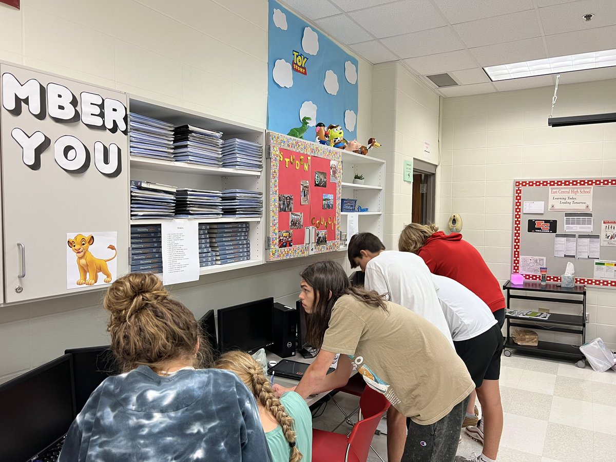 MsPoseys_Class's tweet image. Preparing for College &amp;amp; Careers students have been taking personality tests and analyzing the traits of each this week🤓📝