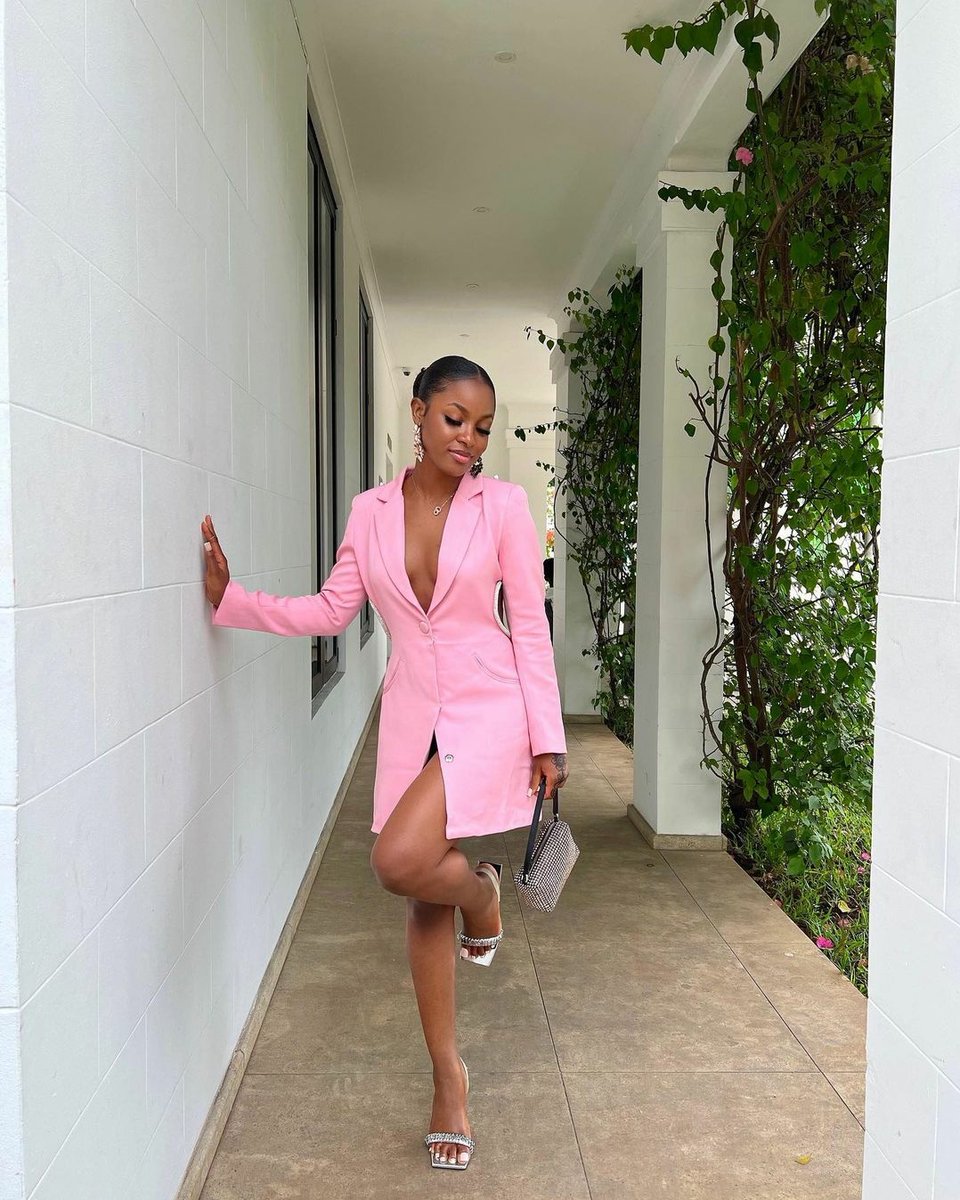 RanksAfrica's tweet image. 2023 AFRICA'S 100 BEST DRESSED COMING SOON

Bella Okagbue is undeniably a fashionista with an impeccable sense of style. Her Instagram account is filled with stunning fashion choices that are truly captivating. It's no wonder she's considered "hot to handle" in the fashion world.…