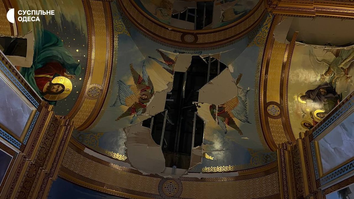 nexta_tv's tweet image. Footage from the Transfiguration Cathedral in #Odesa, which was hit by a #Russian rocket

This is how the "love" of the occupiers for Orthodoxy looks like.