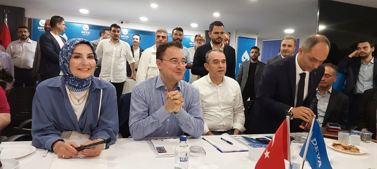 RaufTayfun1's tweet photo. Madem başarı sn  @alibabacan ve ekibine ait değilde sana aitse niye sürdürmüyorsun başarıyı engel olanmı var akp iktidarı 💧🇹🇷💧 @erginsadullah @devapartisi @DevaHareketi34 https://t.co/Eu7GZRxZ64