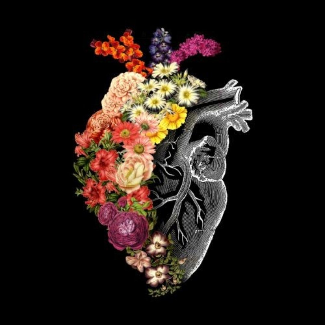 Sesinden öpüyorum
Yüreğime serçeler bırakan 
Sesinden...