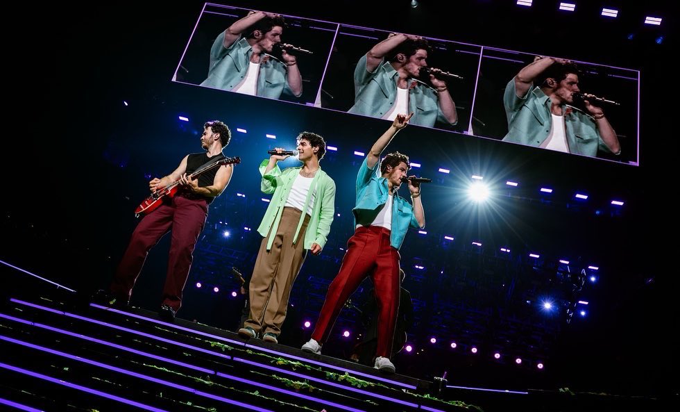 nickjonas's tweet photo. These past two nights have been incredible, Boston. Chatting with you at the B stage during the show is always a highlight for us. Hearing your stories and being a part of your lives is an honor. Can’t wait to see you tonight in Connecticut! https://t.co/cMCoEqcDOq