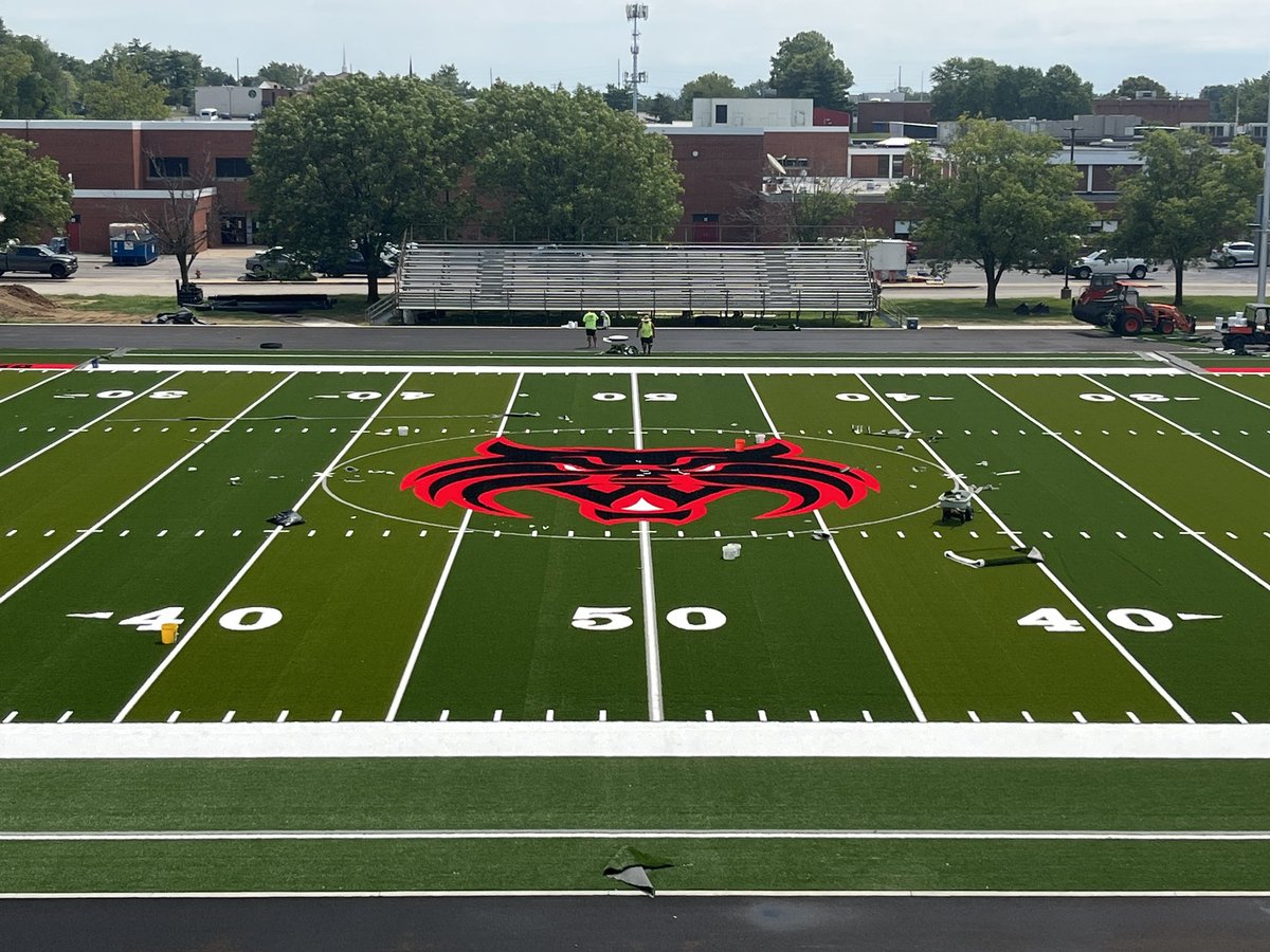 HazelwoodSD's tweet photo. It's a monumental day in the HSD as the lights at the West High football fields were turned on for the first time! We’re excited to show off all the upgrades happening at each high school football stadium, including lights, new turf fields, and 8-lane tracks #RaiseYourVoiceForHSD https://t.co/uke8ys0Nnu