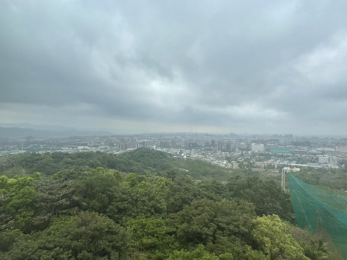 Lichaun4's tweet photo. 總有一天還是得要學會如何存錢跟把你用得完全走不動路 https://t.co/gZggonPJV6