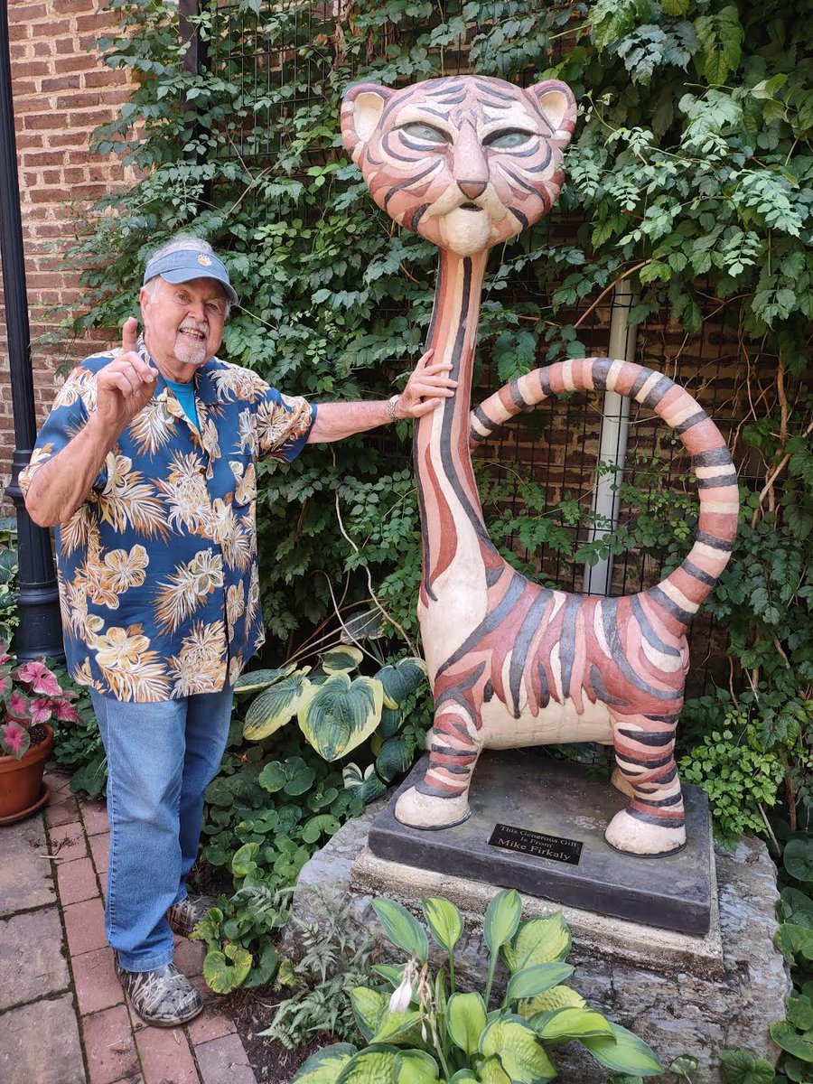 Jack57SHS's tweet photo. COOL SHS BEANS. $100,000 in donations near. Just a couple hundred dollars away. Put us over $100K with a donation to the SHS Scholarships Fund. Held for us by The Springfield Foundation. They do the financial work &amp; selections. I knock on doors . . . jack57shs on twitter [now X] https://t.co/vaPx0Sx8ox