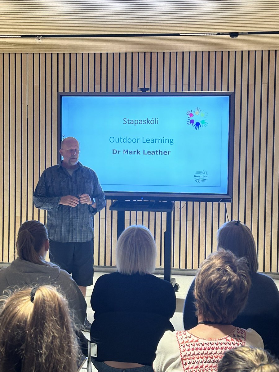 Frábært erindi, leikir og gleði með Dr. Mark Leather 👏. Stapaskóli eflir sig í útikennslu 💜 #menntaspjall #stapaskoli #skolastjornun
