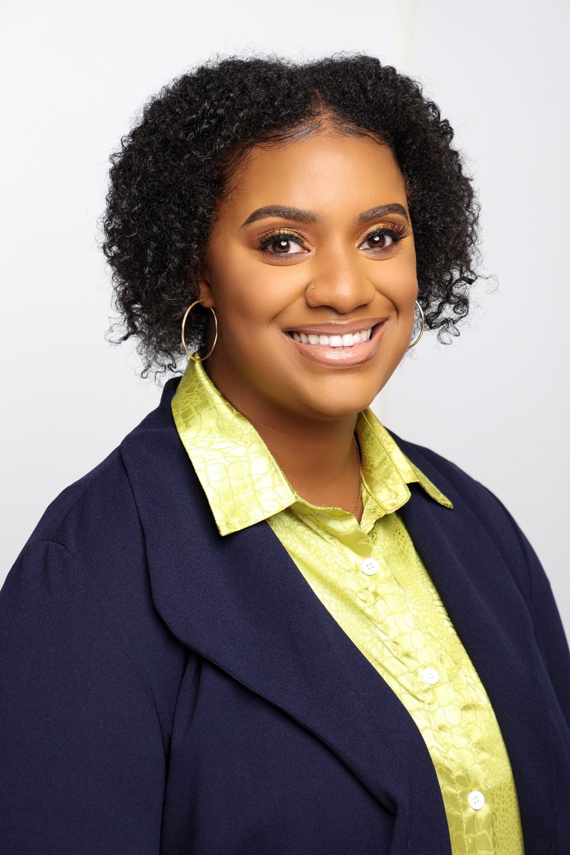 Boyd_FACS's tweet photo. From Miss. Boyd to Professor Boyd 👩🏽‍🏫🍏🥳After nine years of teaching middle school (some time in HS) Family and Consumer Science. I must say goodbye to MS and HELLO 👋🏽 to the next phase in my career, which is adult learning! I’m truly honored and humbled by this opportunity. #ECE https://t.co/nP9pS6w3J4