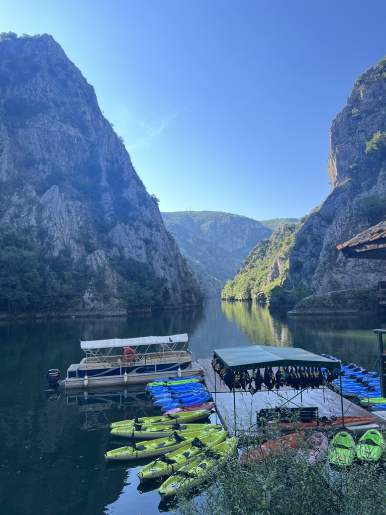HacerrTuncerr's tweet photo. Üsküp’te belkide aklımda en çok kalacak, dünyanın başka hiçbir yerinde bulunmayan endemik bitkiler ve 77 çeşit kelebek türü ile Matka Kanyonu . https://t.co/rCz5AyD4Gk