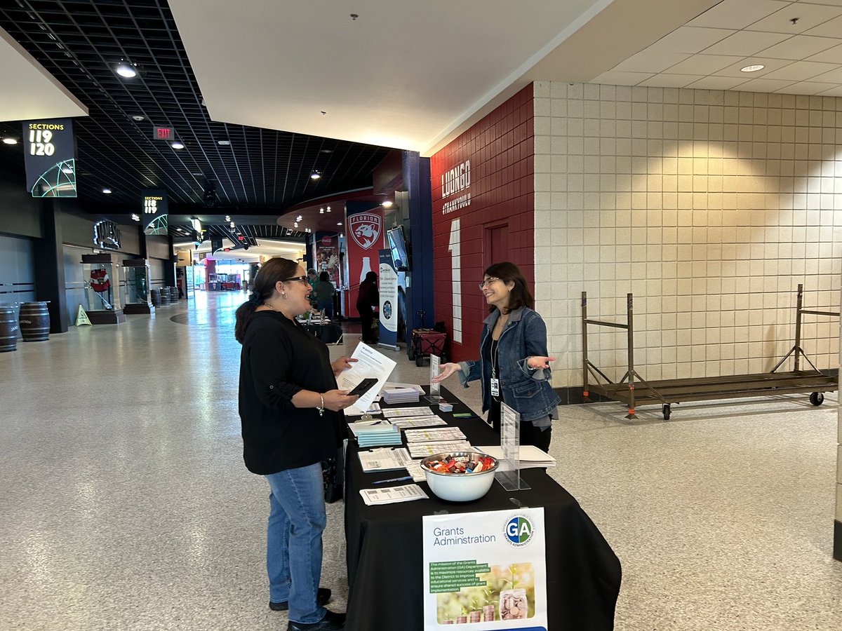 BCPS_Grants's tweet photo. Thank you @BCPSAppLearn for inviting us to this amazing event! It was great meeting and talking to teachers about grant opportunities for this new school year📚 #Every1Counts @BrowardSTEM @browardschools https://t.co/KbtdJeOc26