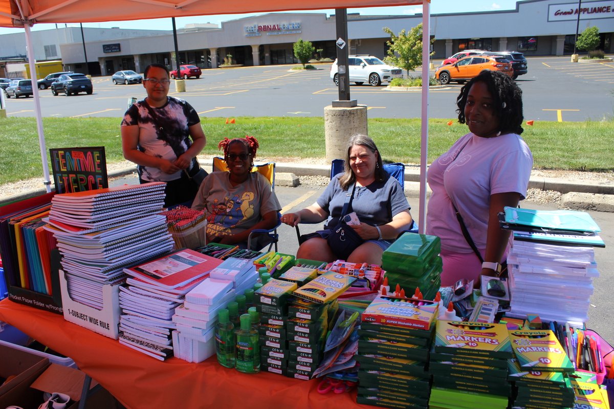 We had so much fun last weekend celebrating the back-to-school season at the IHC! Thank you volunteers, staff, & young professionals for helping to make this event a success! Help us celebrate our kids on this #HighFiveFriday & wish them the best as they learn & grow this year!