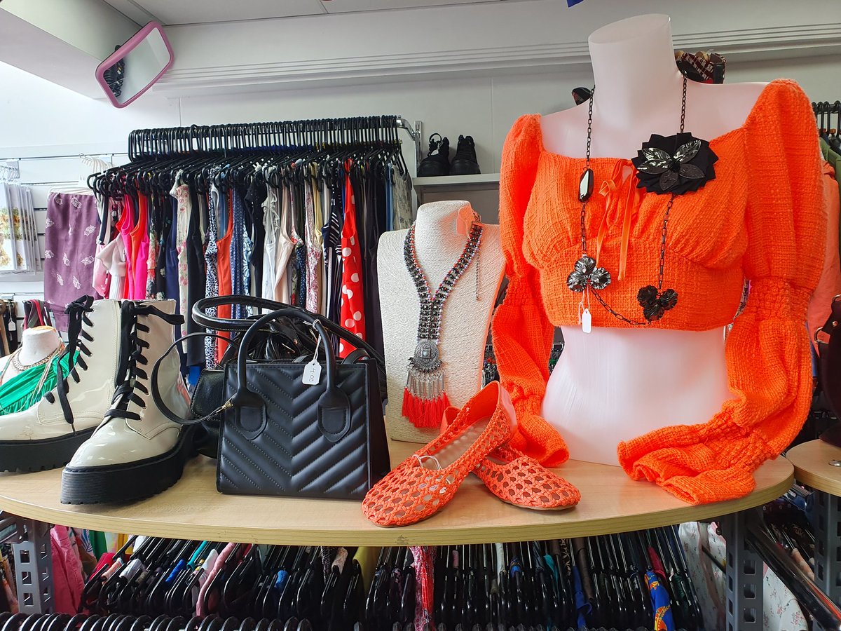 Fresh display on this beautiful sunshine day <a href="/BearwoodMind/">Mind shop Bearwood</a> as we done our displays  and all the tops &amp; jewellery was gone within one hr and we had to do them again 😊🥰 #mymindshop #freshdisplays #beautifulsunnyday