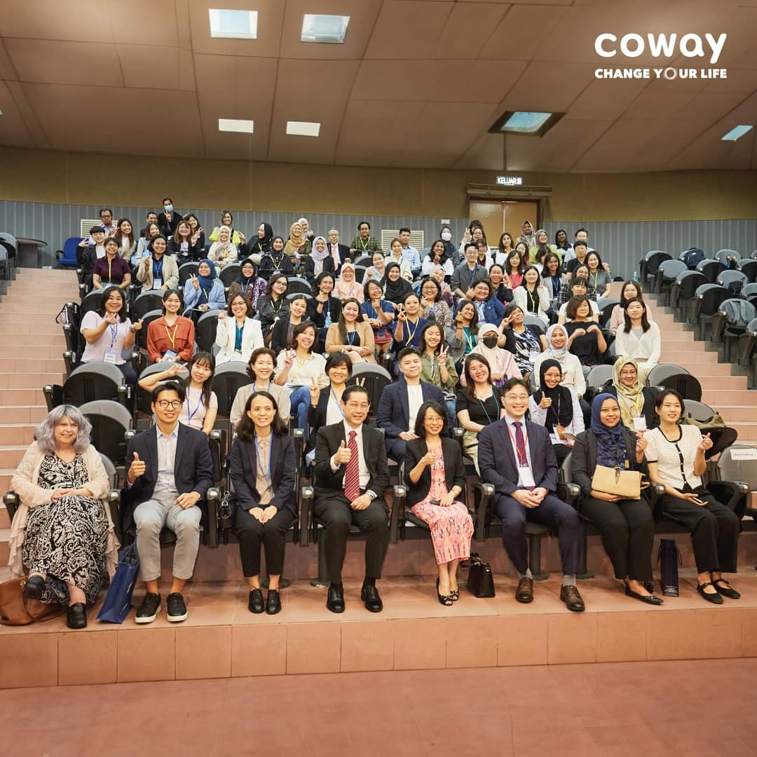 BangtanScholars's tweet photo. Thank you to @Coway_Global for sponsoring this year's 4th BTS: A Global Interdisciplinary Conference in Malaysia!

Experts &amp; professors from different countries gather &amp; share academic studies on social-economic impacts brought on by @BTS_twt! 💜

#BTSResearch @btsconference https://t.co/vAMr6dNIj2