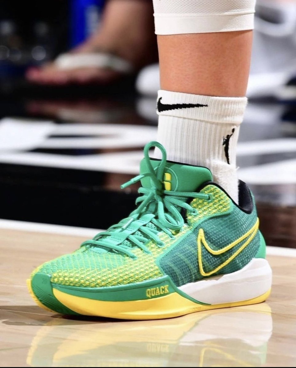 sabrina_i20's tweet photo. Never thought I would get my shoes stolen from an opposing arena… 
Please just bring me my insoles back 😩
RIP to my Sabrina 1s https://t.co/LaBwa4jkMR