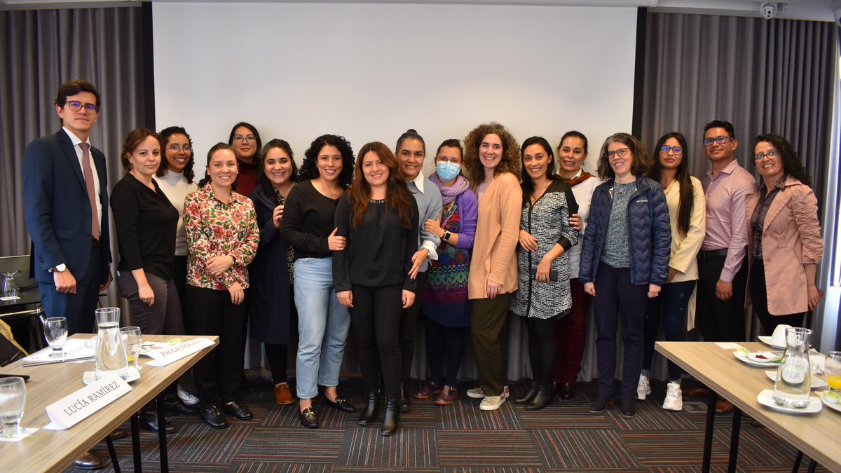 Coljuristas's tweet photo. Nos reunimos hoy con organizaciones sociales y con  la Comisión de Monitoreo y Seguimiento para hablar sobre los retos que como sociedad civil debemos asumir, para hacer seguimiento a la implementación de las recomendaciones presentadas por la @ComisionVerdadC en su informe final https://t.co/M2yzh8mwvJ