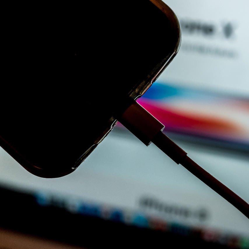 PopBase's tweet photo. Apple will soon pay out between $310 million and $500 million to millions of users whose older devices slowed down after software updates, following class-action lawsuit. https://t.co/Adtlph8EJe