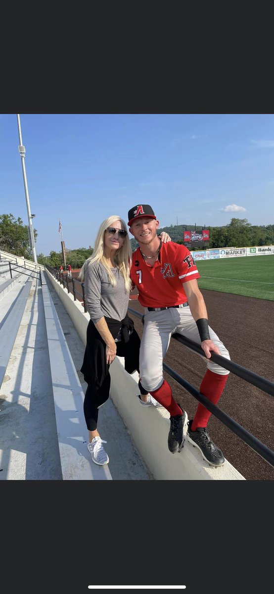 ๐๐ฒ๐ฅ๐๐ซ ๐๐ฅ๐๐ซ๐ค-๐๐ก๐ข๐๐ฉ๐ฉ๐๐ซ๐๐ฅ๐ฅ๐ขโข tweet media