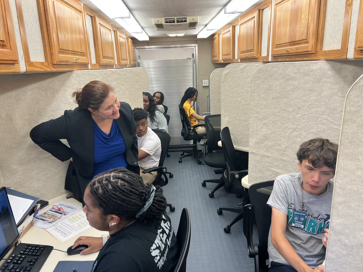 AndrePerezSLCC's tweet image. SLCC’s College Reach-Out Program (CROP) team takes the show on the road as they assist LPSS students at the WD & Mary Baker Smith Career Center enroll in Dual Enrollment courses using the College’s Mobile Campus Services unit.@southlacc