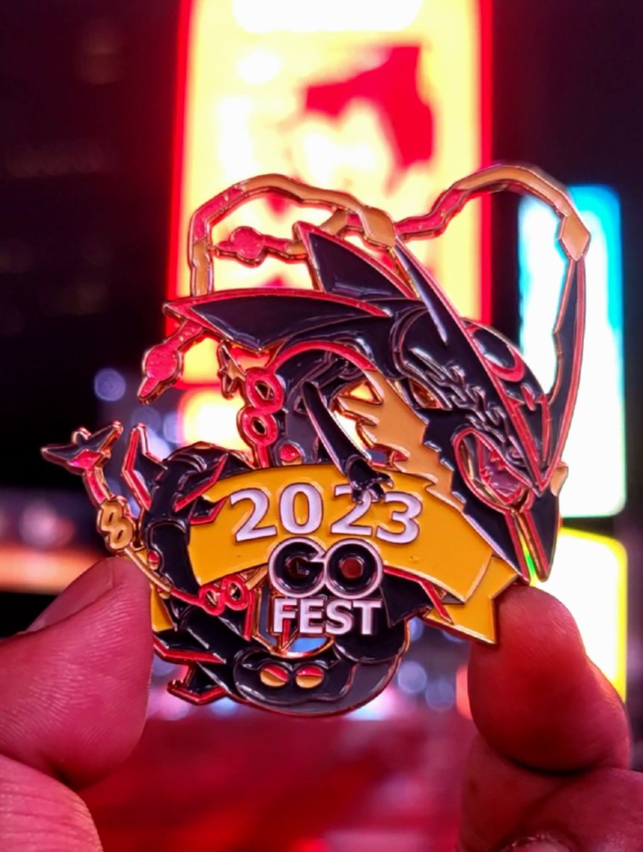 SecretLeague1's tweet photo. Our gold Mega Shiny Rayquaza Go Fest 2023 badge!!! ✨️🐉 ❤️ 🖤

❤️ &amp; RT https://t.co/8yaDbW4edu