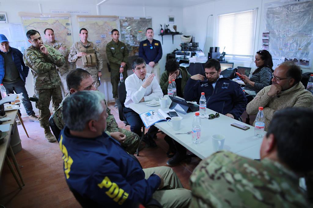 SubseInterior's tweet photo. ✅ [ Más seguridad y tecnología en nuestra frontera ] @DrManuelMonsalv , subsecretario del Interior, viajó hasta la localidad de Colchane para ver en terreno la inversión realizada en los nuevos Puestos de Observación Fronteriza. 
👉🏽Seguimos avanzando en nuestros compromisos. https://t.co/v7Rq0RLKAw