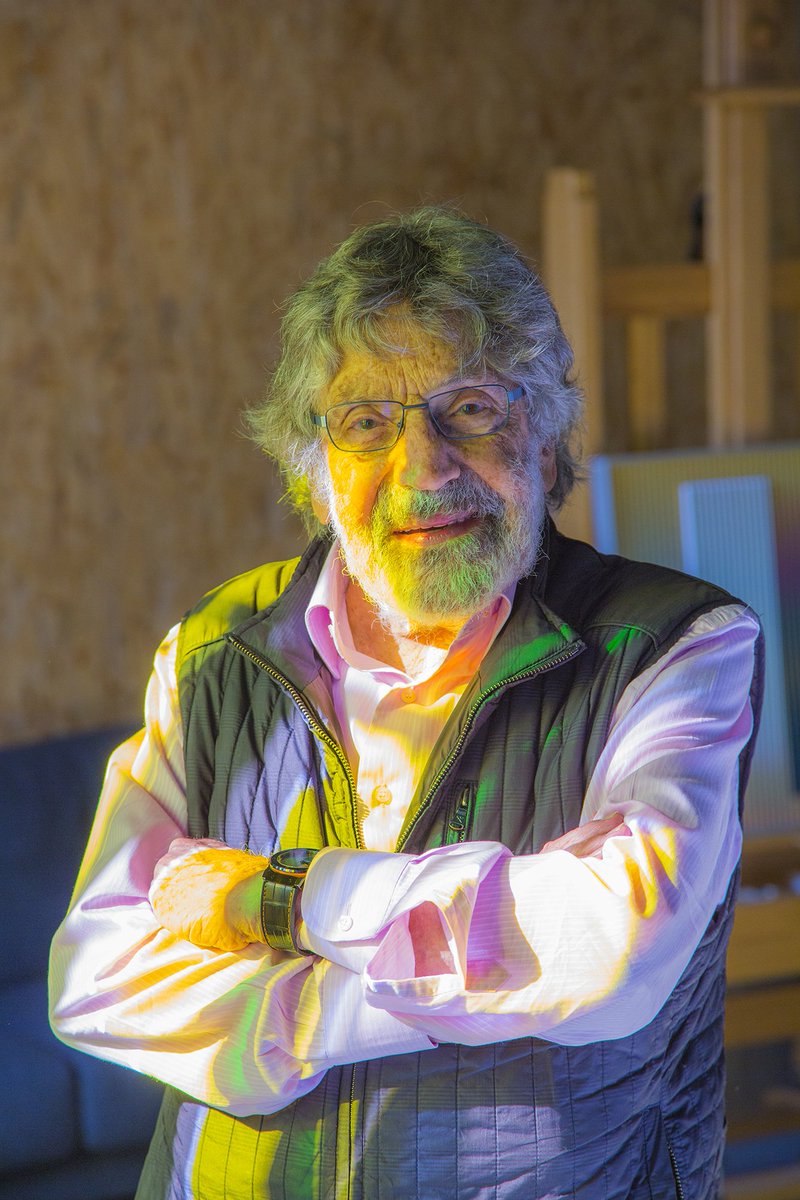 mippci_ven's tweet photo. ¡Hoy celebramos el centenario del nacimiento de Carlos Cruz Diez! 🎨🖌️

Un genio del arte plástico que revolucionó la forma en que percibimos el color, el espacio y el tiempo.

 ¡Gracias por tu legado, maestro!

#VenezuelaEcológica https://t.co/OM1Q5zDFVb
