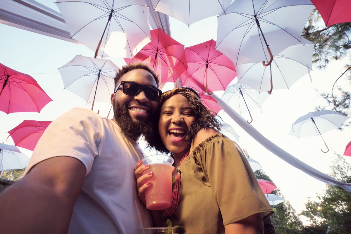 There are those who love snacks and those who prefer drinks. The question is ... which one are you? 🧃🍿

#FourwaysFarmersMarket has that "sumting" fresh you're looking for: bit.ly/3qp4uXl #VisitSouthAfrica