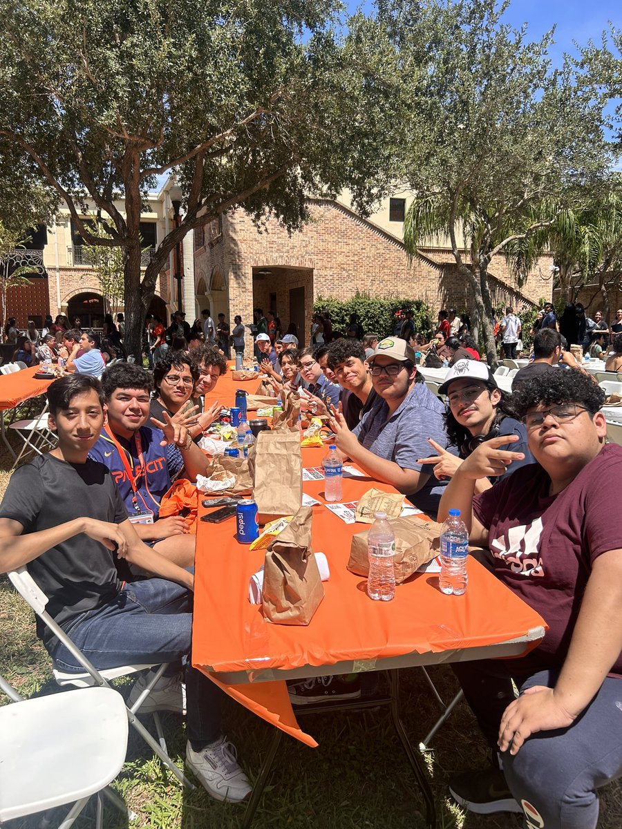 UTRGVDining's tweet photo. Vaquero Roundup was a success! 
11 more days till the fall semester starts! 🤩✌️ https://t.co/91j6Yb94B3