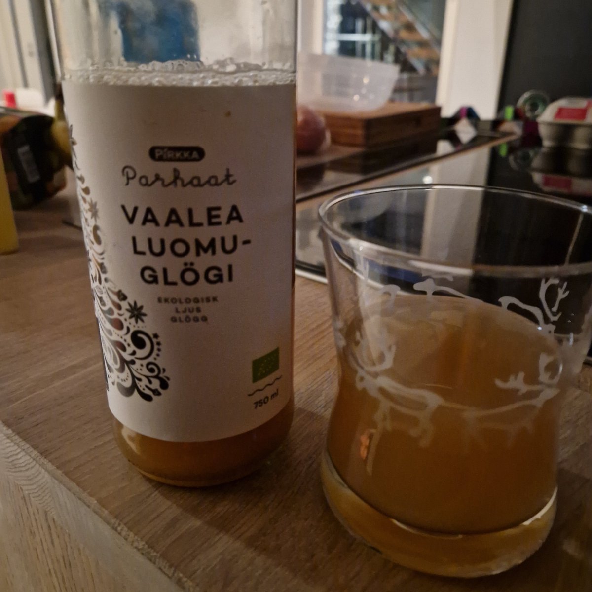 Nyt kun huolestuttavasti alkaa helleraja jäämään taakse ja päivälämpö on alle +25 astetta, on hyvä kaivaa kätköt esiin 🤣