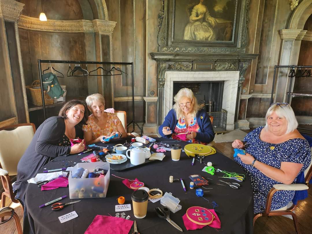 SamSmit46674505's tweet photo. What an amazing opportunity for our @s62 ladies,thanks to @FluxRotherham
They loved working with the very talented @ElnazYazdani and learning how to sew mirrors onto fabric
In the magnificent setting of @Wentworth_House for the very first time
#Flux #wentworthwoodhouse #S62CTR https://t.co/zjEJCasSuj
