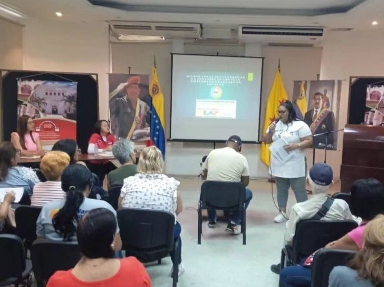 iaegabaldon's tweet photo. Hoy #17Ago en el @iaegabaldon culminó con total éxito la Jornada de Formación y Concientización Productiva, dirigida a los líderes y liderezas CLAP de la Parroquia Madre María, Mpio. Girardot del Edo. Aragua.
#VenezuelaEcologica
#JuntosPorCadaLatido ❤️
#IAESiempreContigo ✊🏽🇻🇪 https://t.co/6oipHVWoS9