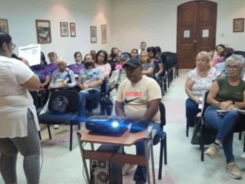 iaegabaldon's tweet photo. Hoy #17Ago en el @iaegabaldon culminó con total éxito la Jornada de Formación y Concientización Productiva, dirigida a los líderes y liderezas CLAP de la Parroquia Madre María, Mpio. Girardot del Edo. Aragua.
#VenezuelaEcologica
#JuntosPorCadaLatido ❤️
#IAESiempreContigo ✊🏽🇻🇪 https://t.co/6oipHVWoS9