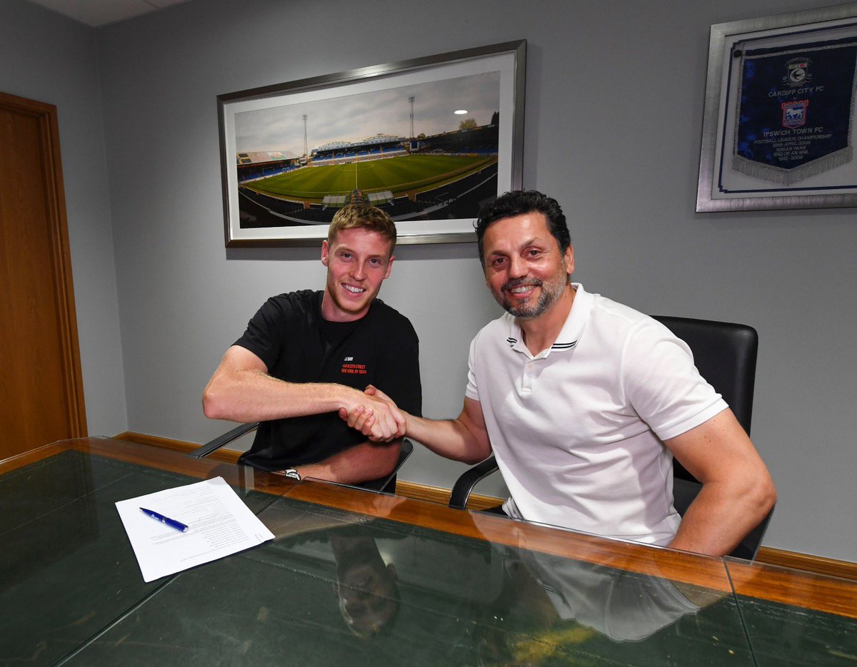 Delighted to continue my journey with @cardiffcityfc 💙there's a lot more we all want to achieve and l'm excited to be a part of it 💪thank you for all your support and I look forward to the season ahead 🐦