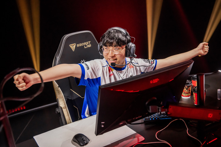 ANYTHING IS POSSIBLE!

DRX pulls off the PERFECT HALF to complete the comeback on Lotus. #VALORANTChampions