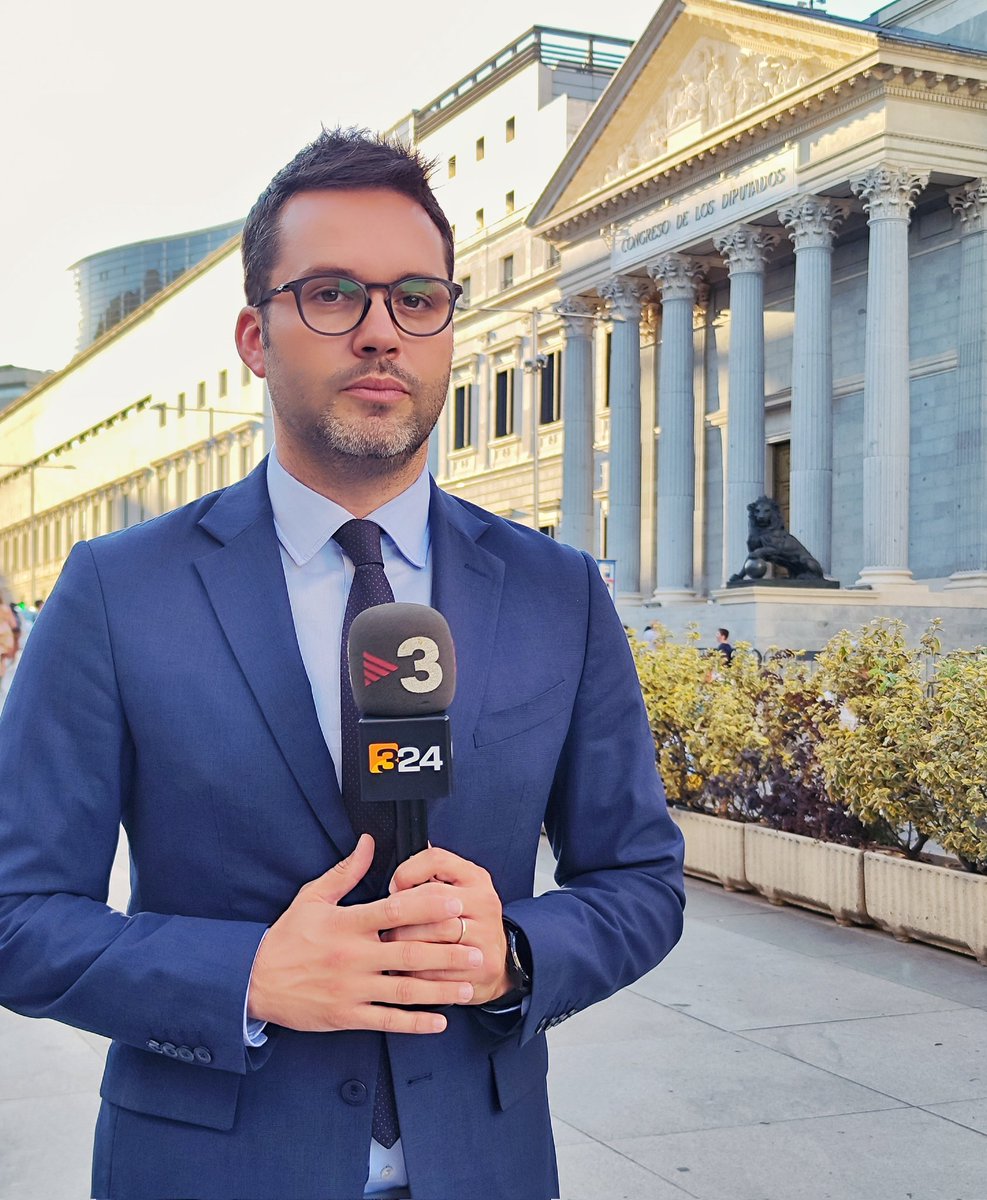 dacalleja's tweet photo. Comença la legislatura. Han estat dos dies de molta feina per a la delegació de @tv3cat a Madrid. @rubencabus @evapelegri_ @cristina_solias Ana i Virginia a la producció, i Christian a la imatge. Amb el gran suport de @marctexido https://t.co/yTpOTu3lXc