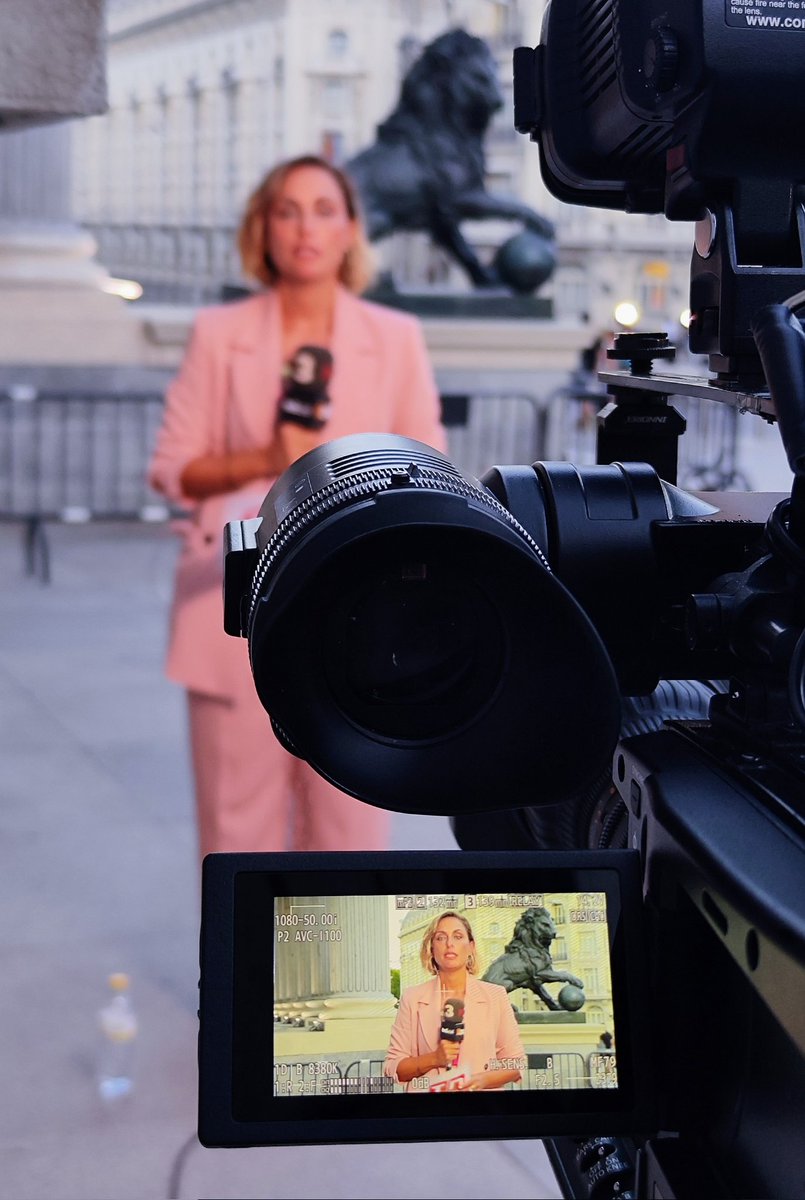 dacalleja's tweet photo. Comença la legislatura. Han estat dos dies de molta feina per a la delegació de @tv3cat a Madrid. @rubencabus @evapelegri_ @cristina_solias Ana i Virginia a la producció, i Christian a la imatge. Amb el gran suport de @marctexido https://t.co/yTpOTu3lXc