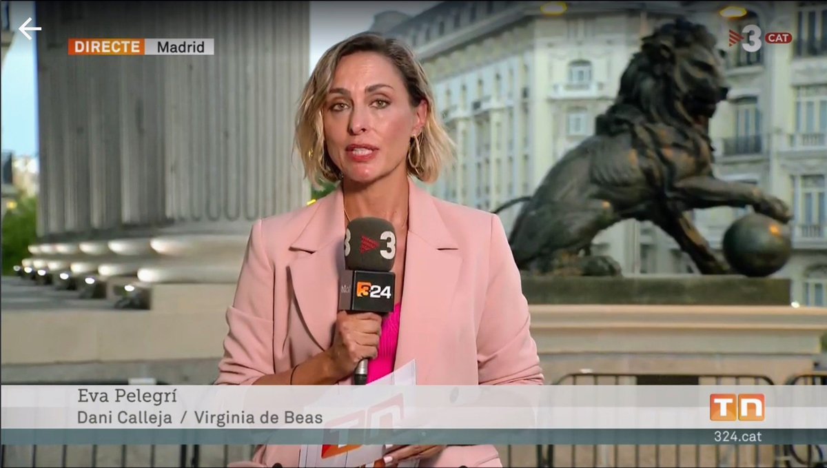 dacalleja's tweet photo. Comença la legislatura. Han estat dos dies de molta feina per a la delegació de @tv3cat a Madrid. @rubencabus @evapelegri_ @cristina_solias Ana i Virginia a la producció, i Christian a la imatge. Amb el gran suport de @marctexido https://t.co/yTpOTu3lXc
