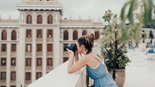 The Ultimate Guide to Choosing the Perfect Travel Camera - mailchi.mp/bebevoyage/the… Do you want to get truly stunning photos of your trip? Consider these DSLR, Mirrorless, and Point-and-Shoot options