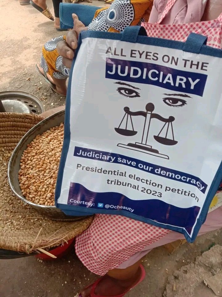 jzeigbo's tweet photo. The harder you try to shut us up the stronger we become!!!
#AllEyesOnJudiciary
#AllEyesOnJusticeTsammani
#GiveUsDate https://t.co/cRODyS8xER